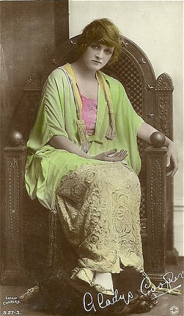 Gladys Cooper fotografiert von Madame Lallie Charles (1869 – 1919); Quelle: filmstarpostcards.blogspot.de, Foto 01