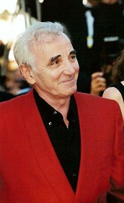 Charles Aznavour bei den Internationalen Filmfestspielen in Cannes 1999;  Quelle: Wikimedia Commons; Urheber: Georges Biard; Lizenz CC-BY-SA 3.0.; Diese Datei ist unter der Creative Commons-Lizenz Namensnennung 3.0 Unported lizenziert.