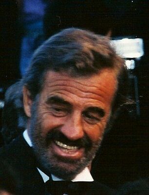 Jean-Paul Belmondo bei den Internationalen Filmfestspielen in Cannes 1988; Quelle: Wikipedia bzw. Wikimedia Commons; Urheber: Georges Biard; Lizenz CC-BY-SA 3.0.; Diese Datei ist unter der Creative Commons-Lizenz Namensnennung 3.0 Unported lizenziert.