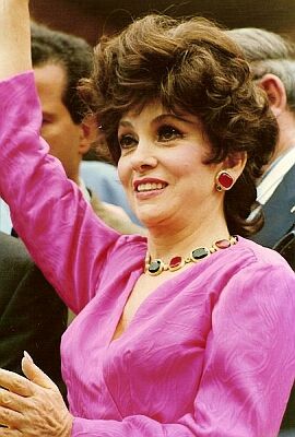 Gina Lollobrigida bei den 44. Internationalen Filmfestspielen von Cannes 1991; Quelle: Wikipedia bzw. Wikimedia Commons; Urheber: Georges Biard; Lizenz CC-BY-SA 3.0.; Diese Datei ist unter der Creative Commons-Lizenz Namensnennung 3.0 Unported lizenziert.