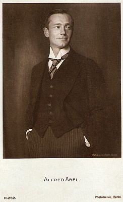 Alfred Abel vor 1929 auf einer Photochemie-Karte (Nr. K. 292); Urheber: Alexander Binder (18881929); Lizenz: gemeinfrei 