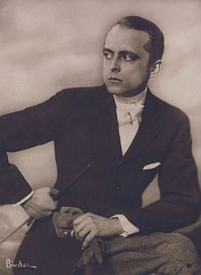 Ernst Hofmann vor 1929; Urheber bzw. Nutzungsrechtinhaber: Alexander Binder (1888 – 1929); Quelle: Wikipedia; zeitgenössische Postkarte