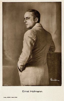 Ernst Hofmann vor 1929; Urheber bzw. Nutzungsrechtinhaber: Alexander Binder (1888 – 1929); Quelle: filmstarpostcards.blogspot.de; Ross-Karte Nr. 484/4