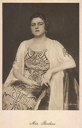 Mia Pankau auf einer Fotografie von Alexander Binder (1888 – 1929)