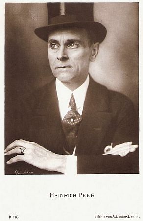 Heinrich Peer vor 1929; Urheber: Alexander Binder (1888–1929); Quelle: filmstarpostcards.blogspot.com; NPG-Karte Nr. 116; Lizenz: gemeinfrei