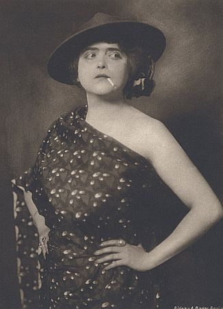 Rosa Porten circa 1916; Urheber: Alexander Binder (18881929); Quelle: Wikimedia Commons;