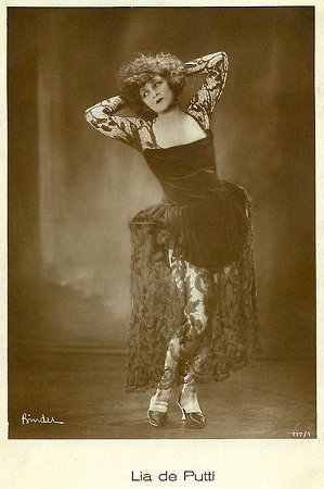 Lya de Putti vor 1929; Urheber: Alexander Binder (18881929); Quelle: www.flickr.com; Ross-Karte Nr. 777/1; Lizenz: gemeinfrei