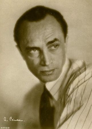 Conrad Veidt 1929; Urheber: Alexander Binder (18881929); Quelle: Wikipedia; Ross-Karte Nr. 4200/2; Lizenz: gemeinfrei