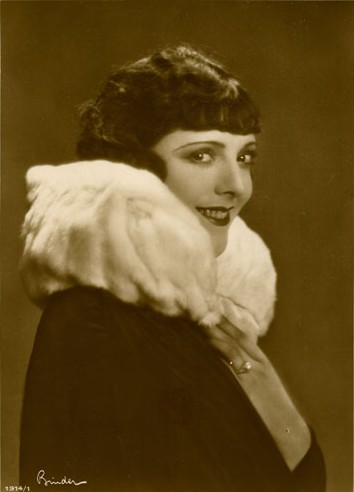 Suzy Vernon um 1928; Urheber bzw. Nutzungsrechtinhaber: Alexander Binder (1888 – 1929); Quelle: Wikipedia; Ross-Karte Nr. 1914/1