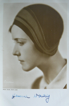 Foto: Hanna Waag vor 1929; Urheber bzw. Nutzungsrechtinhaber: Alexander Binder (1888 – 1929); Quelle: www.cyranos.ch