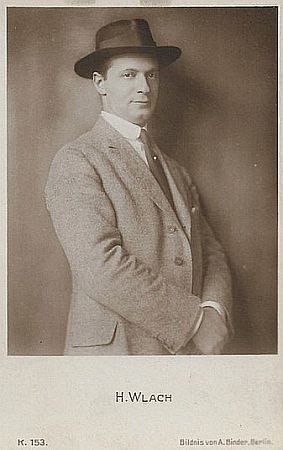 Hermann Wlach vor 1929; Urheber: Alexander Binder (1888–1929); Quelle: www.flickr.com; Photochemie-Karte Nr. 153; Lizenz: gemeinfrei