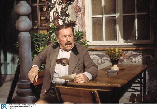 Toni Berger als knickriger Wirt Bonifaz Hofer in dem "Komödienstadel"-Stück "Bonifaz, der Orgelstifter" (1997); Foto (Bildname: 11973-34-02) zur Verfügung gestellt vom Bayerischen Rundfunk (BR); Copyright BR/Foto Robert Mayer