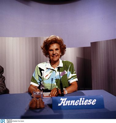 Anneliese Fleyenschmidt in der legendren Sendung "Was bin ich?"; Foto (Bildname: 10355-0-33) zur Verfgung gestellt vom Bayerischen Rundfunk (BR); Copyright BR/Foto Sessner