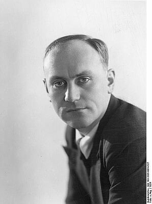 Bernhard Minetti 1934;  Quelle: Deutsches Bundesarchiv, Digitale Bilddatenbank, Bild 183-2005-0814-527; Fotograf: Unbekannt  / Datierung: 1934 / Lizenz CC-BY-SA 3.0.