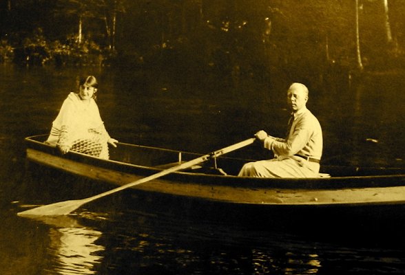 Grete Diercks im Frühjahr 1923 mit Ehemann Curt von Grueber; Quelle: Privates Fotoarchiv der Nachfahren von Grete Diercks, zur Verfügung gestellt von deren Enkel Peter Schati