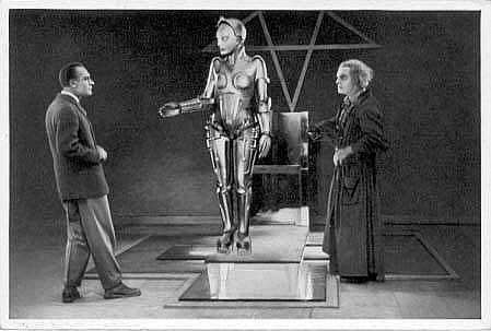 Szenenfoto aus "Metropolis": Alfred Abel (links) als Johann "Joh" Fredersen, Brigitte Helm als "Maschinenmensch" Maria und Rudolf Klein-Rogge als Erfinder Rotwang; Quelle: Deutsche Fotothek, (file: df_pos-2006-a_0000827); aus "Vom Werden deutscher Filmkunst/1. Teil: Der stumme Film" von Dr. Oskar Kalbus (Berlin 1935, S. 96) bzw. Bilder aus dem Sammelwerk Nr. 10/Ross-Verlag 1935; Rechteinhaber/Copyright SLUB Dresden/Deutsche Fotothek; Urheber Unbekannter Fotograf; Quelle: www.deutschefotothek.de; Genehmigung zur Verffentlichung: 30.03.2017