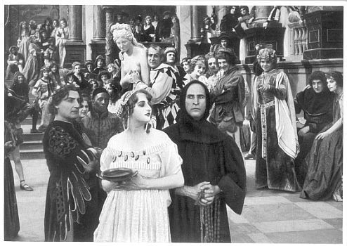 Marga Kierska als Kurtisane Julia und Theodor Becker als Einsiedler Franziskus in "Die Pest in Florenz" von Otto Rippert (Decla-Film, 1919); Quelle: Deutsche Fotothek, (file: df_pos-2006-a_0000882) aus "Vom Werden deutscher Filmkunst/1. Teil: Der stumme Film" von Dr. Oskar Kalbus (Berlin 1935, S. 43) , Ross-Verlag 1919; Copyright SLUB Dresden/Deutsche Fotothek/Unbekannter Fotograf/Ross-Verlag; Quelle: www.deutschefotothek.de; Genehmigung zur Veröffentlichung: 30.03.2017