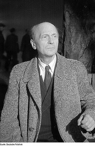 Portrtaufnahme von Paul Bildt, Schauspieler und Regisseur am Deutschen Theater Berlin, im September 1945;  Copyright: SLUB Dresden/Deutsche Fotothek; Urheber: Abraham Pisarek; Datierung 09.1945; Lizenz CC-BY-SA 3.0.  