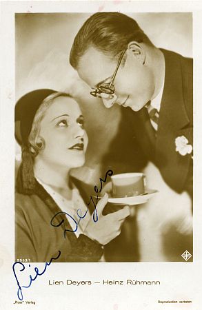 Lien Deyers und Heinz Rhmann in dem Ufa-Film "Der Mann, der seinen Mrder sucht" (1930/1931),Fotografie (Weltpostkarte mit Autogramm von Lien Deyers, 10.1931) im "Ross-Verlag"; Quelle: Deutsche Fotothek, (file: df_pos-2019-a_0000180_001); Copyright SLUB Dresden/Deutsche Fotothek/Unbekannter Fotograf; Quelle: www.deutschefotothek.de; Genehmigung zur Verffentlichung: 30.03.2017