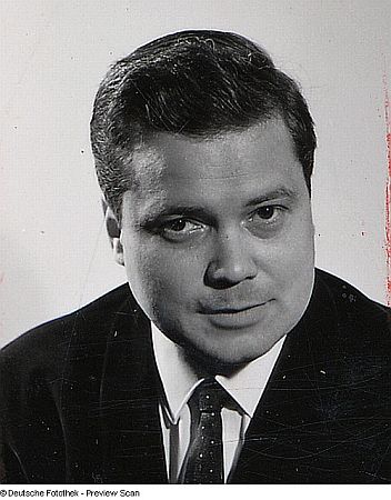 Dietrich Fischer-Dieskau, 1961 fotografiert von Fritz Eschen (19001964); Quelle: Deutsche Fotothek, (file: df_e_0040725); Copyright SLUB Dresden/Deutsche Fotothek/Fritz Eschen; Urheber: Fritz Eschen; Datierung: 15.06.1961; Quelle: www.deutschefotothek.de 