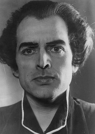 Will Quadflieg 1948, fotografiert von Gerd Mingram (1910–2001), genannt Germin; Quelle: Deutsche Fotothek, (file: df_ger-pos_0005908); Copyright SLUB Dresden/Deutsche Fotothek/Germin; Datierung: 1948; Quelle: www.deutschefotothek.de; Genehmigung zur Veröffentlichung: 30.03.2017