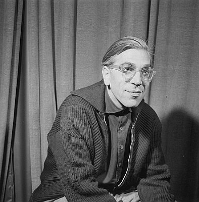 Porträt von Willi Schwabe ca. 1957; Quelle: Deutsche Fotothek, (file: df_pkm_0001293_001); Copyright SLUB Dresden/Deutsche Fotothek/Abraham Pisarek; Urheber: Abraham Pisarek (1901–1983); Datierung: 1957?; Quelle: www.deutschefotothek.de