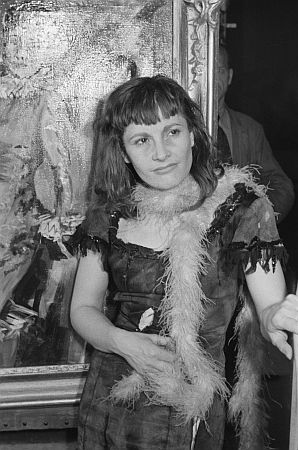 Gisela Uhlen als Lulu in dem Drama "Lulu" von Frank Wedekind, eine Zusammenfassung von "Die Bchse der Pandora" und "Erdgeist", 1952 am Berliner "Schillertheater"; Inszenierung: Oscar Fritz Schuh; Quelle: Deutsche Fotothek (file: df_pk_0004035_001); Urheber: Abraham Pisarek (19011983); Copyright: SLUB Dresden/Deutsche Fotothek/Abraham Pisarek; Genehmigung zur Verffentlichung: 30.03.2017 