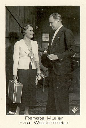 Renate Mller und Paul Westermeier auf einer Karte der Zigarettenbilder "Ramses Serie 3" (438), vermutlich Szenenfoto aus "Wie sag ichs meinem Mann?"1) (1932); Quelle: Deutsche Fotothek, (file: df_pos-2009-d_0000014_034), Albumseite mit Doppelportrts von berhmten Filmpaaren auf Zigarettenbildern; Copyright SLUB Dresden/Deutsche Fotothek/Unbekannter Fotograf Quelle: www.deutschefotothek.de (Genehmigung zur Verffentlichung: 30.03.2017) bzw. virtual-history.com