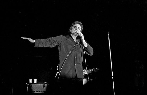 Johnny Cash im September 1972 in Bremen; Urheber: Heinrich Klaffs (www.hklaffs.de); Quelle: Wikipedia bzw. Wikimedia Commons von www.flickr.com; Lizenz: CC-BY-SA 2.0.