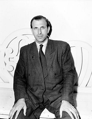 Hans Hotter 1947 während der "Salzburger Festspiele"; Foto mit freundlicher Genehmigung der Österreichischen Nationalbibliothek (ÖNB); Urheber/Autor: United States Information Service (USIS); Copyright United States Information Service (USIS) / ÖNB Wien; Datierung: 31.07.1947; Bildarchiv Austria (Inventarnummer US 20.211)