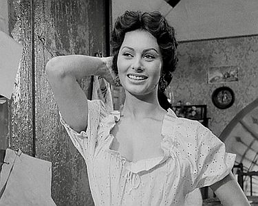 "Das Gold von Neapel": Szenenfoto mit Sophia Loren; mit freundlicher Genehmigung von Pidax-Film, welche den Film am 8. Mai 2020 auf DVD herausbrachte.