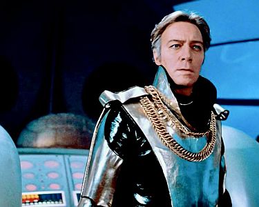"Starcrash": Szenenfoto mit Christopher Plummer; mit freundlicher Genehmigung von Pidax Film, welche das Science-Fiction-Abenteuer am 25. September 2025 auf DVD herausbrachte.