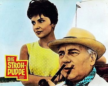 Die Strohpuppe: Szenenfoto mit Ralph Richardson als CharlesRichmond und GinaLollobrigida als Krankenschwester MariaMarcello; mit freundlicher Genehmigung von Pidax-Film, welche den Krimi Anfang Dezember 2015 auf DVD herausbrachte