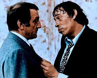 "Die Filzlaus": Szenenfoto mit Lino Ventura und Jacques Brel; mit freundlicher Genehmigung von Pidax Film, welche Kult-Komdie am 18. September 2025 auf DVD herausbrachte.