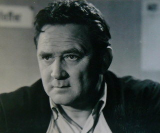 Gustav Knuth als Hermann Schninkat in dem Film "Die Venus vom Tivoli" (1953); Quelle: www.cyranos.ch bzw. Archiv "Praesens-Film AG, Zürich", mit freundlicher Genehmigung von Peter Gassmann (Praesens-Film AG, Zürich); Copyright Praesens-Film AG