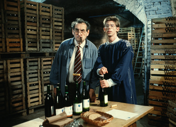 Walter Schultheiß (links) als Titelheld in der schwäbischen Kultserie "Der Eugen" (1986) mit Alexander Gittinger (Karle); Foto mit freundlicher Genehmigung von SWR Media Services mit weiteren Infos zu der Serie; Copyright SWR