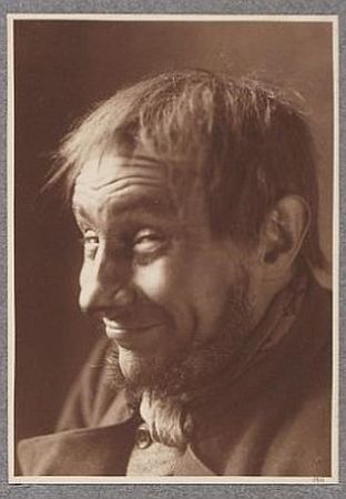 Rollenportrait John Gottowt; Urheber: Hans Bhm (18901950); Quelle: kulturpool.at; Lizenz: CC BY-NC-SA 4.0; Original: theatermuseum.at (Inventarnummer: FS_PM263400)