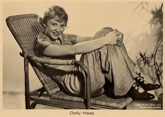 Dolly Haas fotografiert Alexander Binder (1888–1929); Quelle: virtual-history.com; Lizenz: gemeinfrei