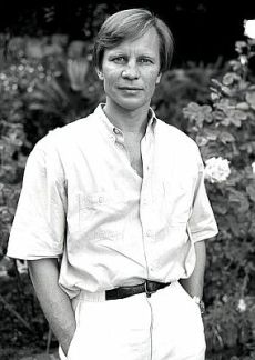 Michael York, aufgenommen 1986; Quelle: Wikimedia Commons; Urheber: Allan Warren; (www.allanwarren.com); Lizenz: CC BY-SA 3.0