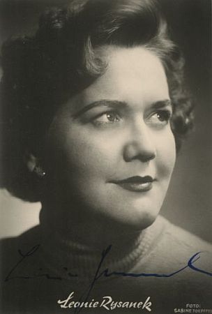 Leonie Rysanek 1954; Urheberin: Sabine Toepffer (1916�2000); Quelle: geschichtewiki.wien.gv.at von "Wienbibliothek im Rathaus" (H.I.N.-237671); Lizenz: CC BY-NC-ND 4.0