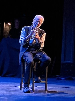 Herb Alpert anl�sslich eines Konzerts am 7. April 1923 im "McPherson Theatre" in Victoria (British Columbia, Kanada); Urheber: Blake Handley; Lizenz; CC BY 2.0; Quelle: Wikimedia Commons