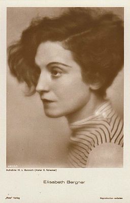 Elisabeth Bergner, fotografiert von Mario von Bucovich1) (1884  1947); "Ross Verlag" (1929/30), Nr. 4823/1; Quelle: Wikimedia Commons; gemeinfrei
