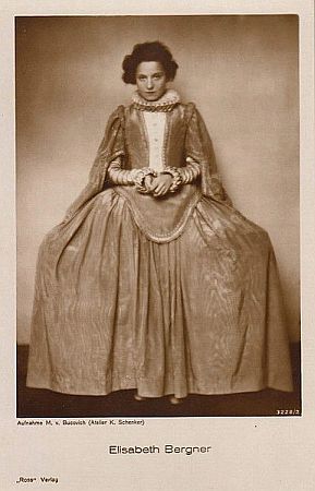 Elisabeth Bergner, fotografiert von Mario von Bucovich (18841947); "Ross Verlag" (1928/29), Nr. 3228/2; Quelle: Wikimedia Commons; gemeinfrei  
