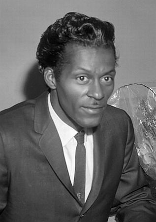 Chuck Berry am 3. Februar 1965; Rechteinhaber: Nationaal Archief (Den Haag, Rijksfotoarchief; Bestandsnummer: 917-3997); Urheber/Fotograf: Joop van Bilsen / Anefo; Quelle: Wikimedia Commons; Lizenz: www.gahetna.nl/over-ons/open-data / CC BY-SA 3.0 NL