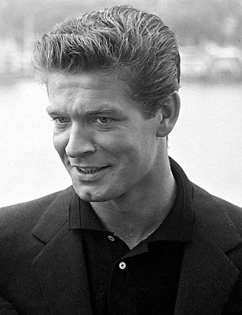 Stephen Boyd im Juni 1961; Rechteinhaber: Nationaal Archief (Den Haag, Rijksfotoarchief; Bestandsnummer: 912-6274); Urheber/Fotograf: Gelderen, Hugo van / Anefo; Quelle: Wikimedia Commons; Lizenz: www.gahetna.nl/over-ons/open-data / CC BY-SA 3.0 NL