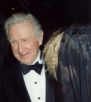 Lloyd Bridges 1989; Urheber: Alan Light; Lizenz: CC by 2.0); Quelle: Ausschnitt des Fotos bei Wikimedia Commons bzw. Wikipedia von www.flickr.com