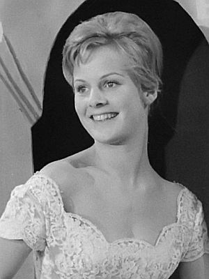 Heidi Brühl am 30. Oktober 1959 in einer Fernsehshow in den Niederlanden (Ausschnitt des Originalfotos); Rechteinhaber: Nationaal Archief (Den Haag, Rijksfotoarchief; Bestandsnummer: 910-7855); Urheber/Fotograf: Henk Lindeboom / Anefo; Quelle: Wikimedia Commons; Lizenz: CC BY-SA 3.0 NL bzw. CC0 (Verzicht auf das Copyright)