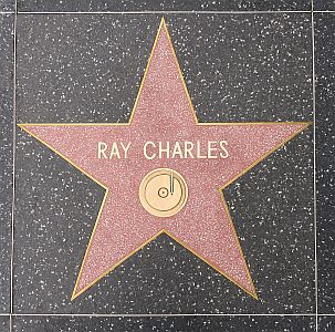 "Stern" f�r Ray Charles auf dem "Hollywood Walk of Fame"; Urheber des Fotos: Kotofski; Lizenzz: CC BY-SA 4.0; Quelle: Wikimedia Commons