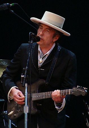 Bob Dylan Ende Juni 2010 beim "Azkena Rock Festival"; Urheber: Alberto Cabello; Lizenz: CC BY 2.0; Quelle: Wikimedia Commons von www.flickr.com