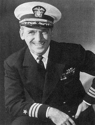 Douglas Fairbanks jr. zwischen 1941 und 1954; Urheber: credited als "U.S. Navy photo"; Quelle: Wikimedia Commons; Lizenz: gemeinfrei